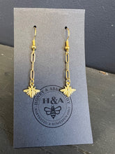 Load image into Gallery viewer, Bee Outdoors Collection