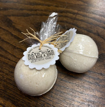 Load image into Gallery viewer, Oats Milk &amp; Honey Bath Bomb

